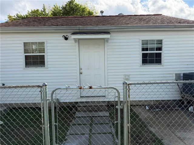 $1,100 | 1116 1/2 5th Street, Unit BACK, Gretna, LA 70053