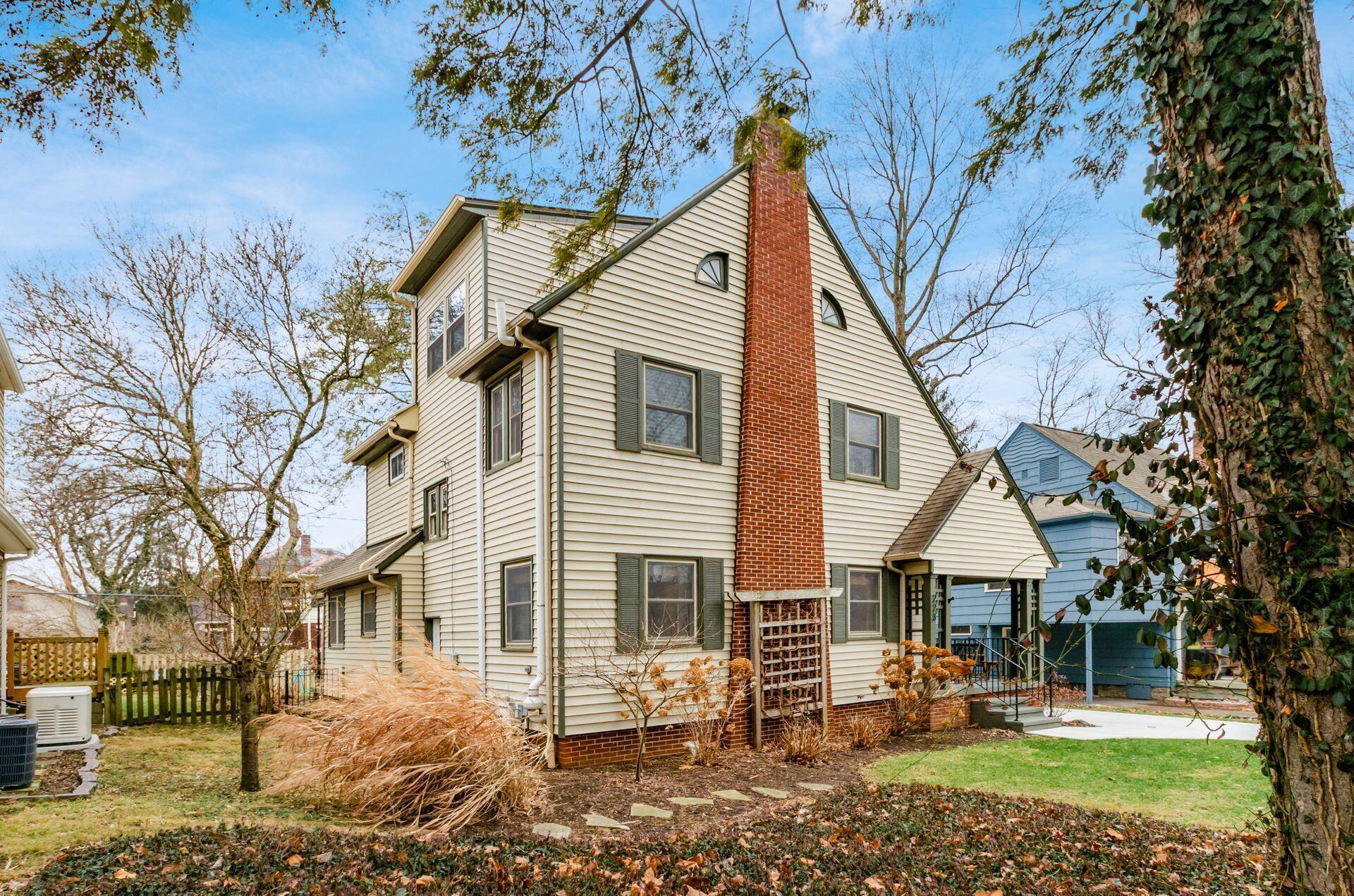 223 West Dunedin Road Columbus, OH 43214 - Photo 2 of 48 005_ Rd Columbus OH 43214 USA