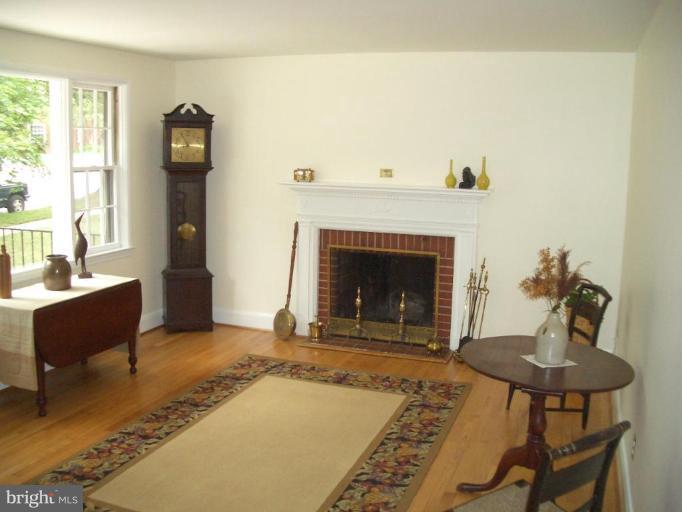 1421 Glendale Road Baltimore, MD 21239 - Photo 2 of 18 Living Room