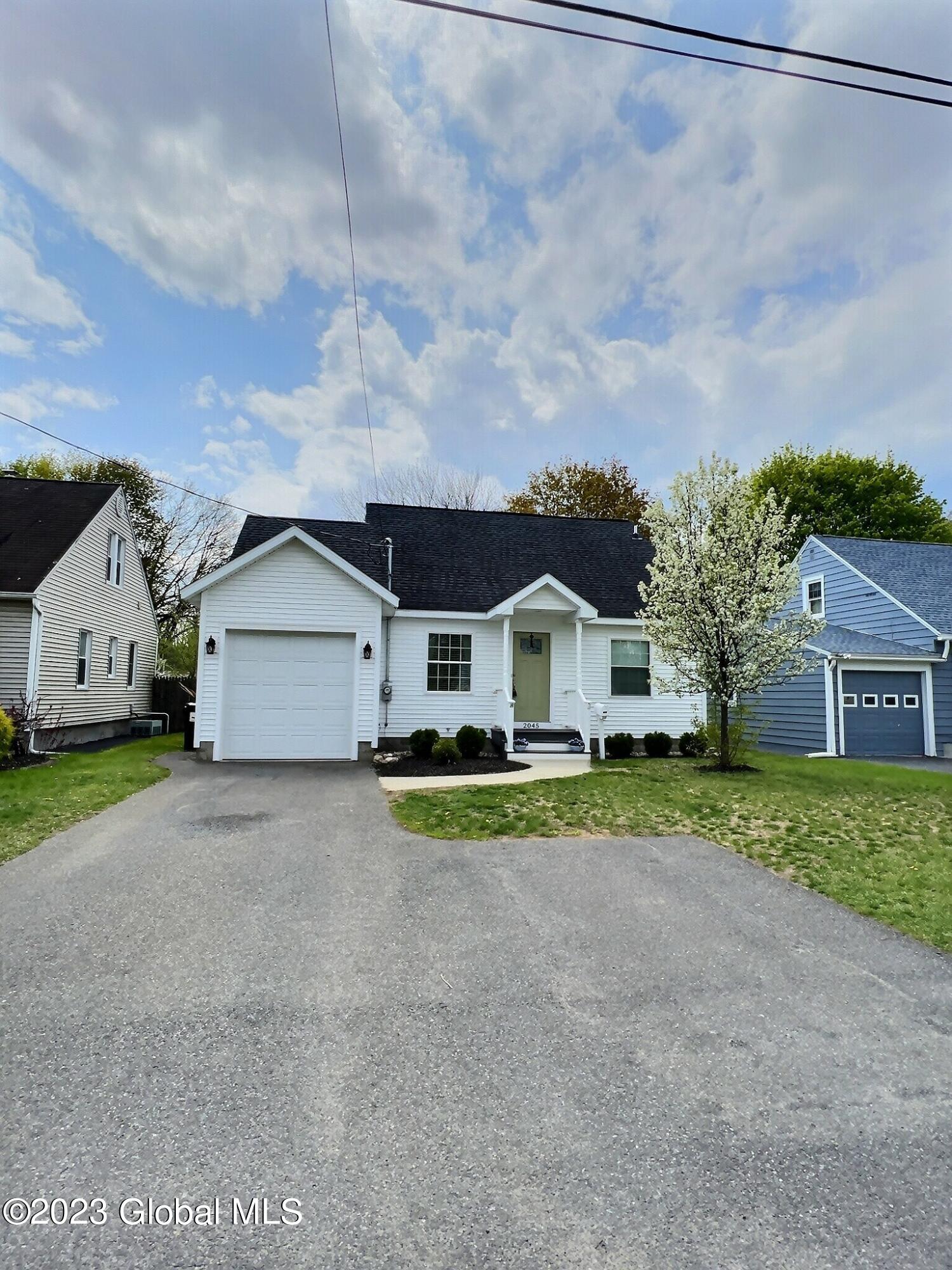 2045 Careleon Road Rotterdam, NY 12303 - Photo 1 of 40 exposio_128286438