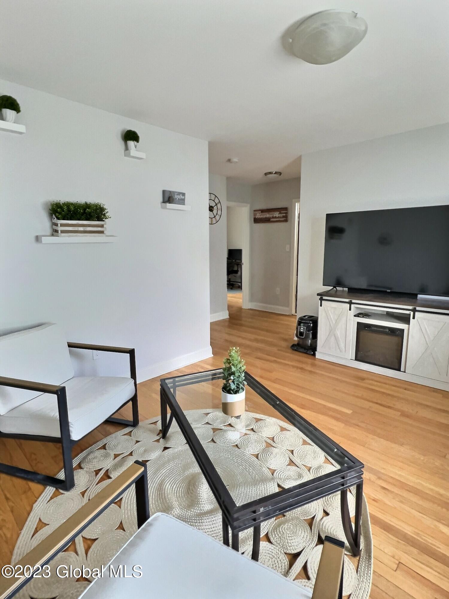 2045 Careleon Road Rotterdam, NY 12303 - Photo 17 of 40 exposio_128286303