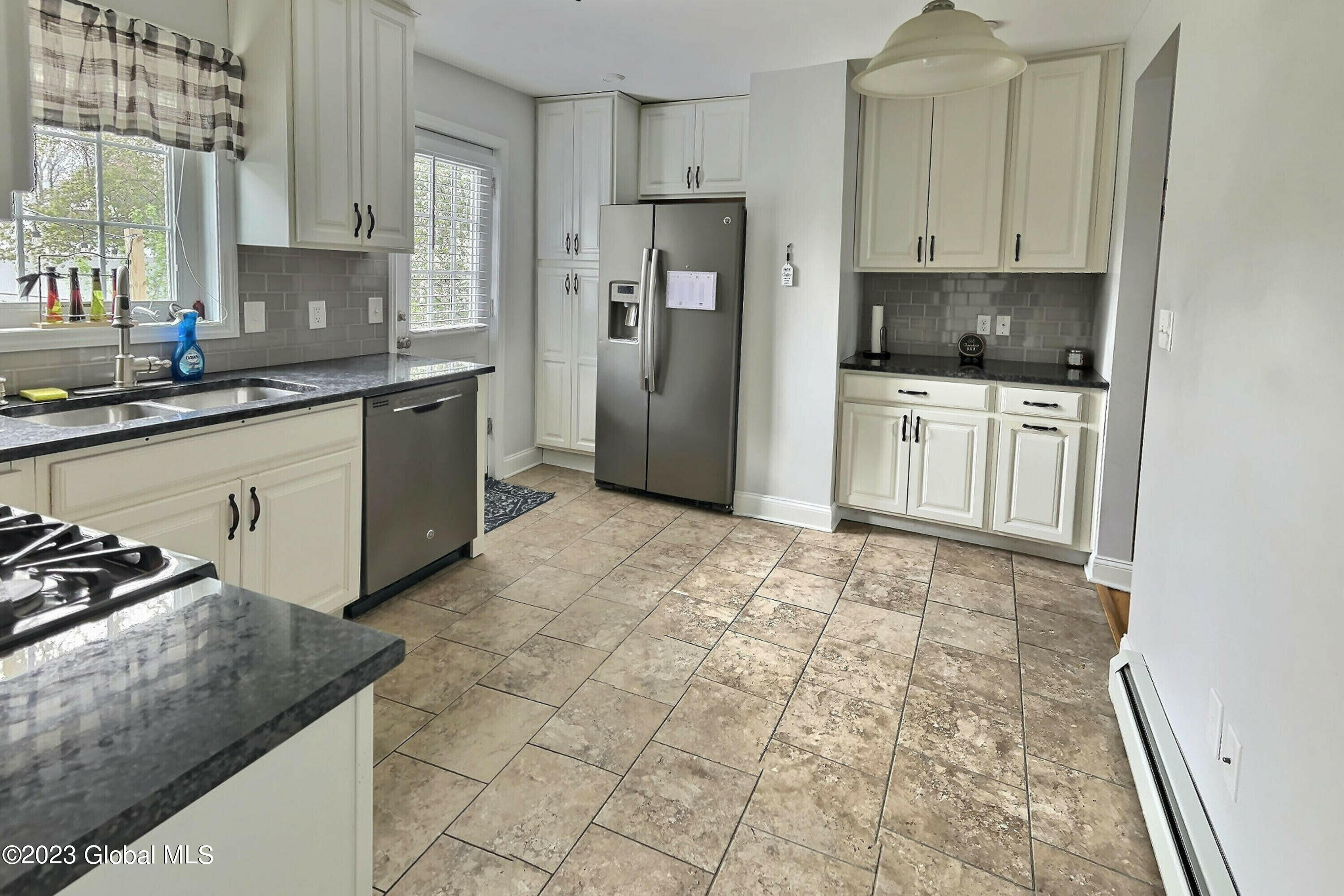 2045 Careleon Road Rotterdam, NY 12303 - Photo 5 of 40 exposio_128286373