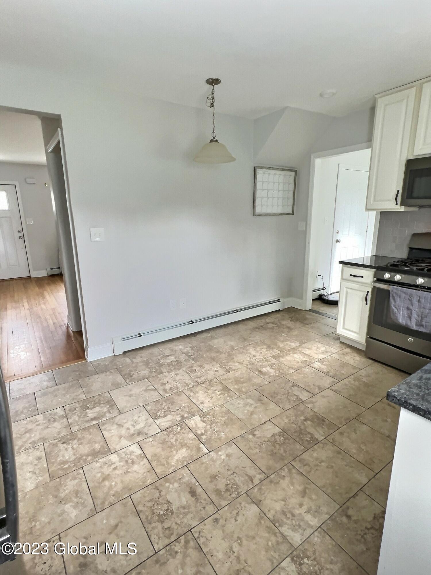2045 Careleon Road Rotterdam, NY 12303 - Photo 9 of 40 exposio_128286378