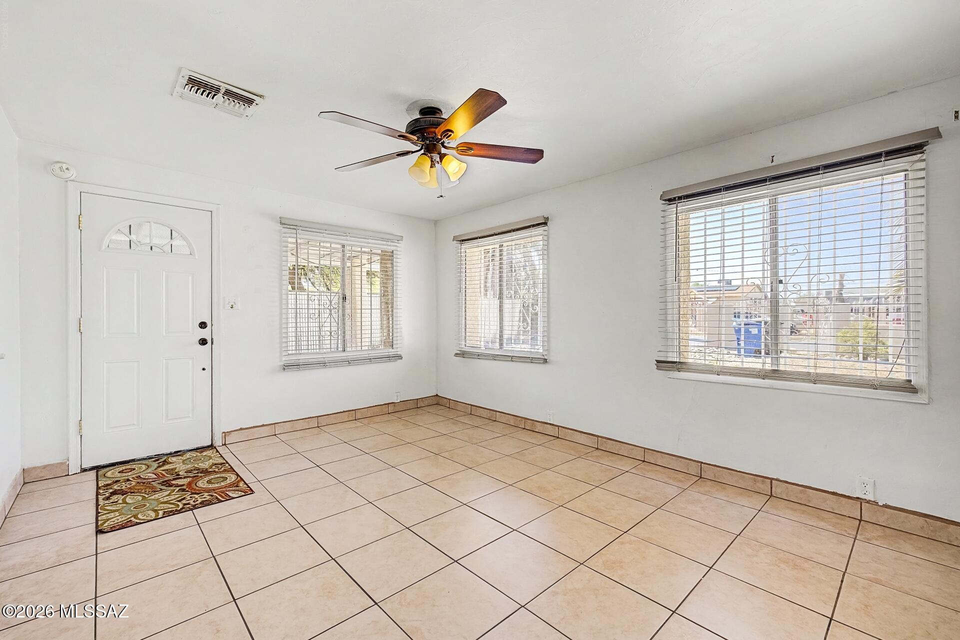 201 East Rodeo Drive Tucson, AZ 85714 - Photo 6 of 23 Living Room