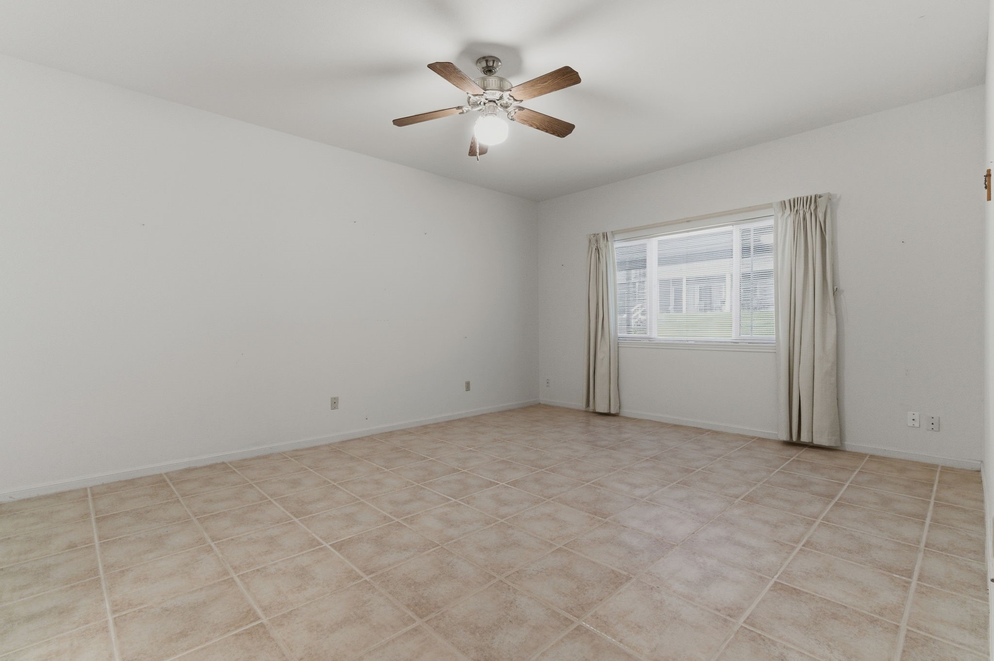 144 April Point Drive South Conroe, TX 77356 - Photo 15 of 33