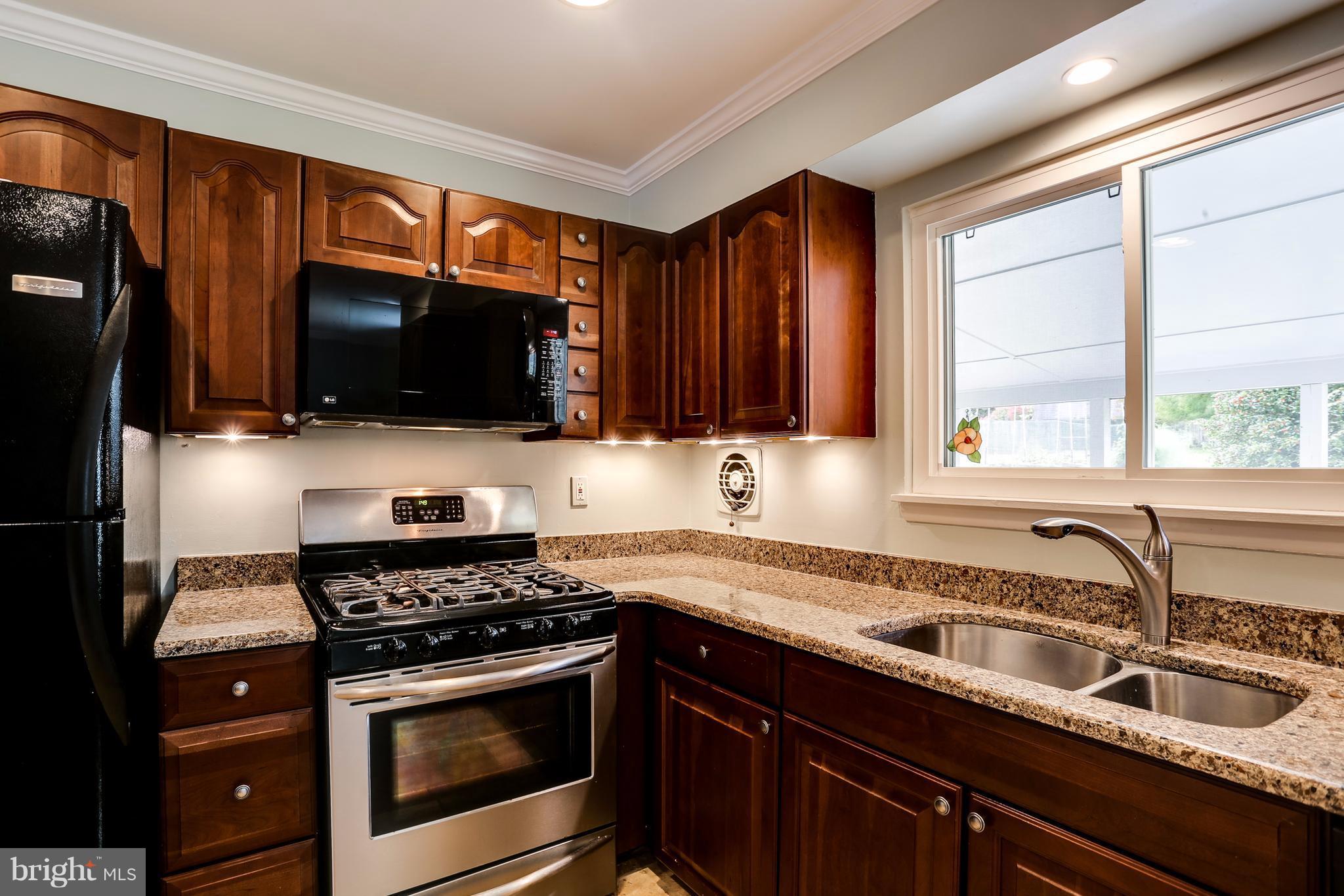 302 Janet Road Reisterstown, MD 21136 - Photo 8 of 27 Kitchen Stainless Steel Appliances