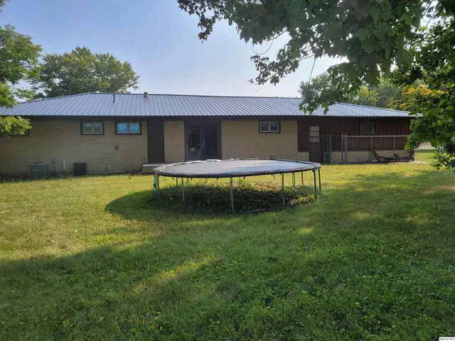 $150,000 | 3 Lynn-Rose Heights Drive, Mount Sterling, IL 62353