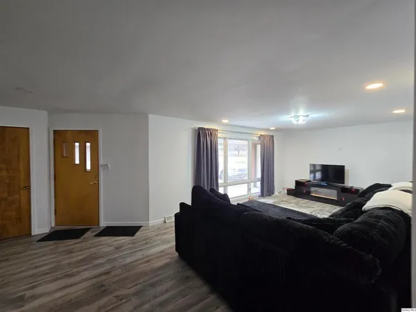 $187,500 | 3 Lynn-Rose Heights Drive, Mount Sterling, IL 62353