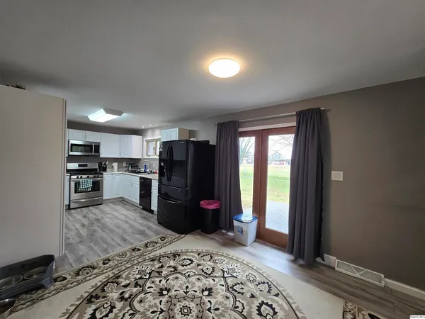 $187,500 | 3 Lynn-Rose Heights Drive, Mount Sterling, IL 62353