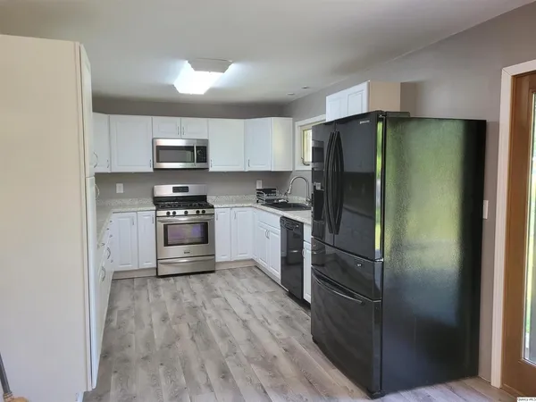 $187,500 | 3 Lynn-Rose Heights Drive, Mount Sterling, IL 62353