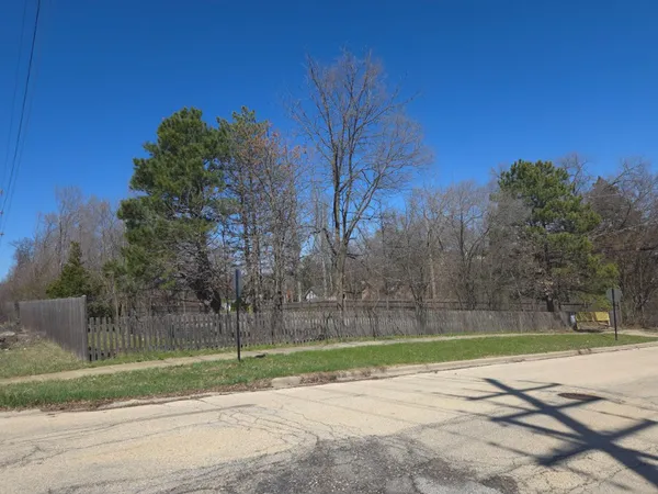 $165,000 | 164 Ludeka Place, Elgin, IL 60123