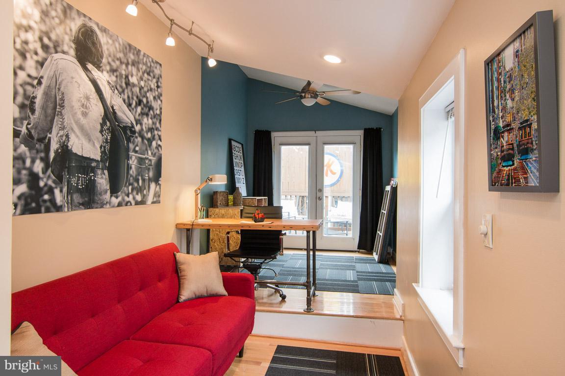 512 South Rose Street Baltimore, MD 21224 - Photo 25 of 30 a living room with furniture and a large mirror next to a window