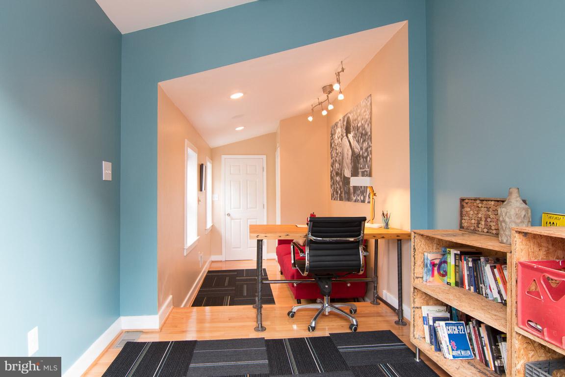 512 South Rose Street Baltimore, MD 21224 - Photo 29 of 30 a room with furniture a bookshelf and a window