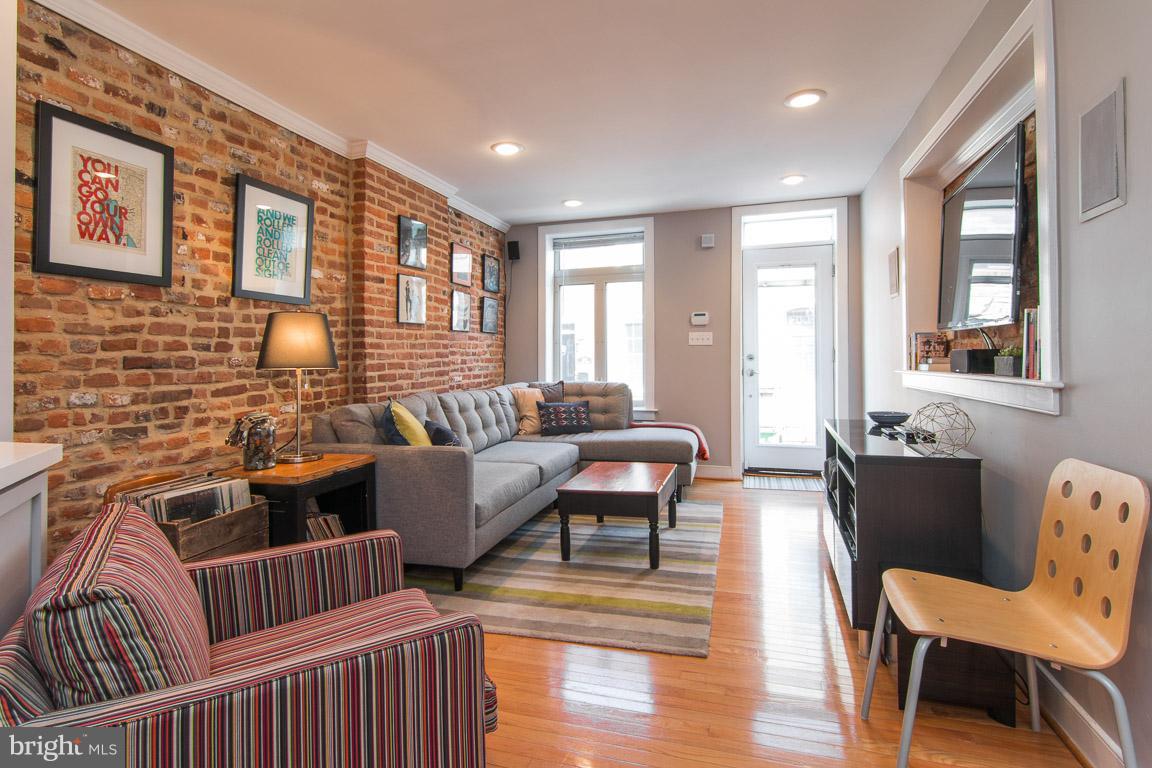 512 South Rose Street Baltimore, MD 21224 - Photo 4 of 30 a living room with furniture and wooden floor