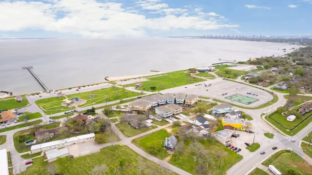 $375,000 | 709 North Bayshore Drive, La Porte, TX 77571