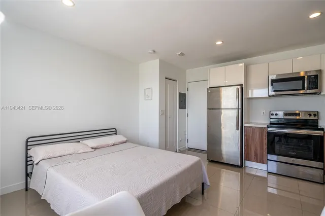 $1,500 | 924 Marseille Drive, Unit 24, Miami Beach, FL 33141