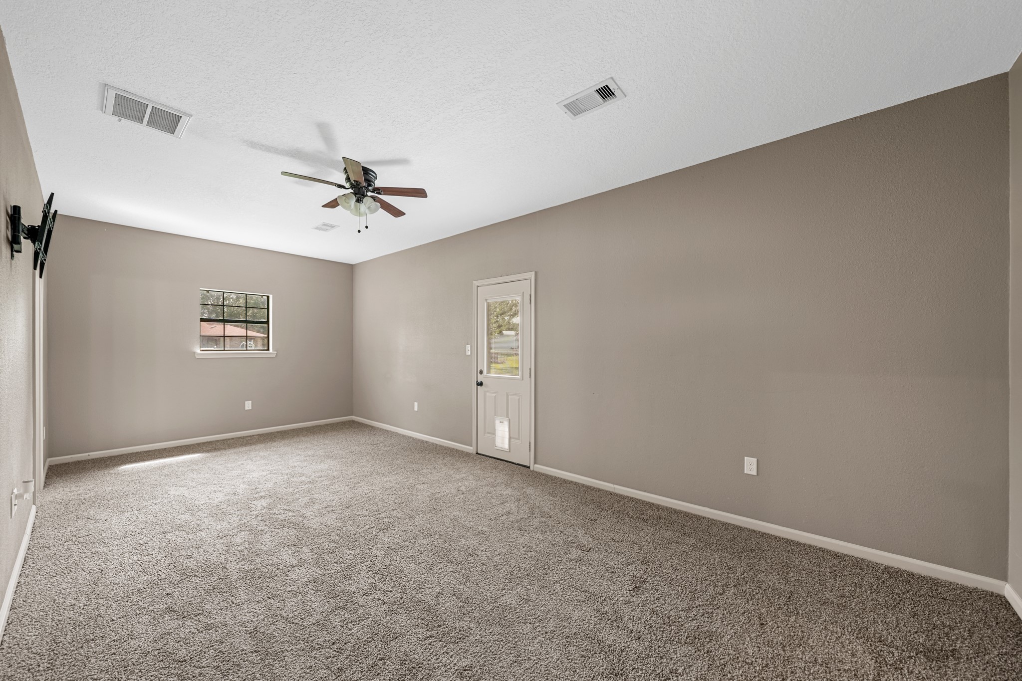 4435 South Tower Road Santa Fe, TX 77517 - Photo 30 of 35 Generously sized with plush carpeting and backyard access, this guest bedroom offers comfort, flexibility, and plenty of natural light.