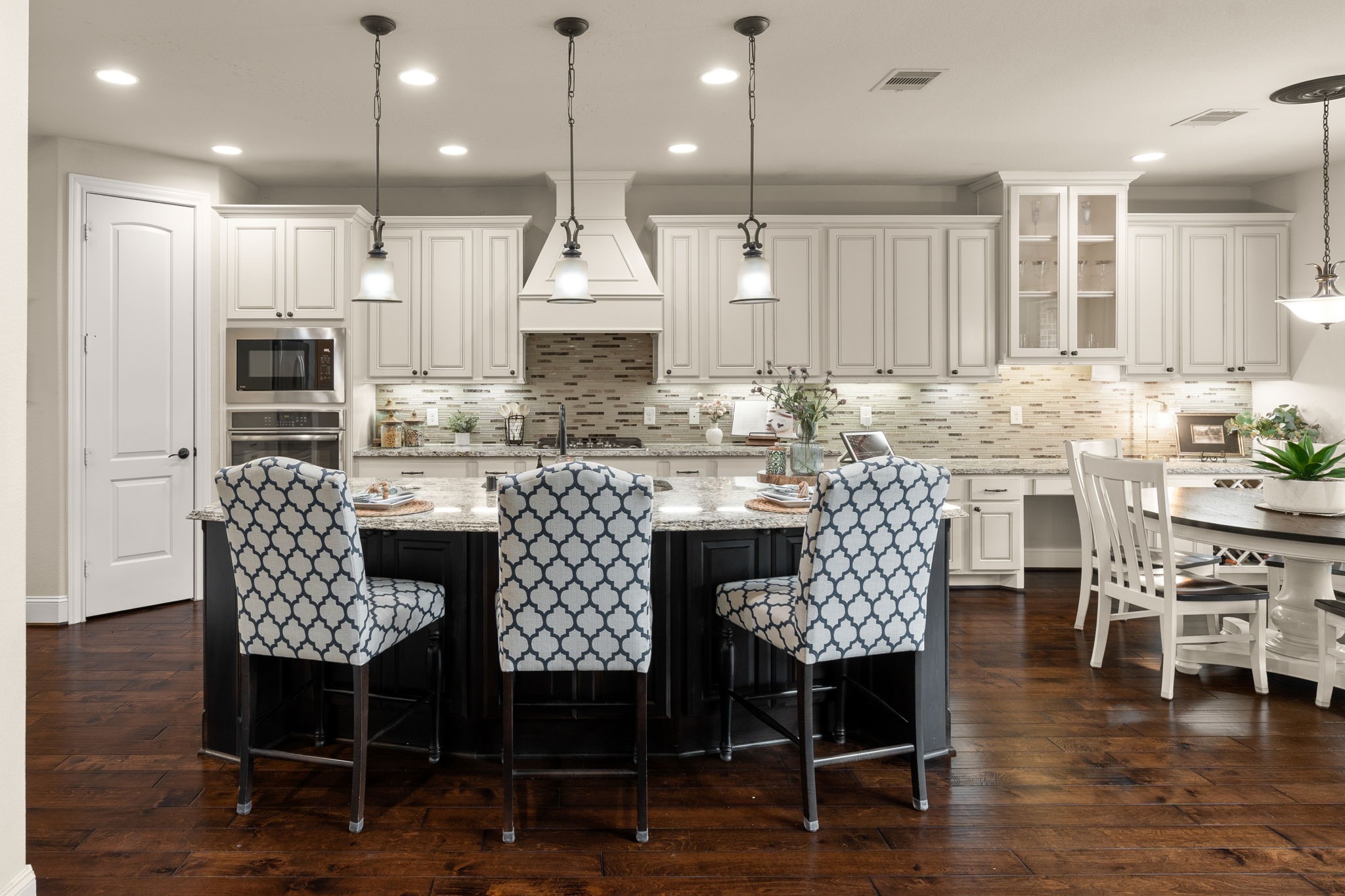 107 Elk Run Court Conroe, TX 77384 - Photo 18 of 50 Spacious, open design with elegant white cabinetry and a large island.