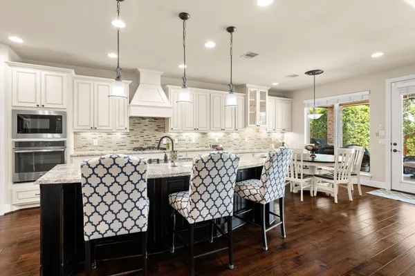 $715,000 | 107 Elk Run Court, Conroe, TX 77384