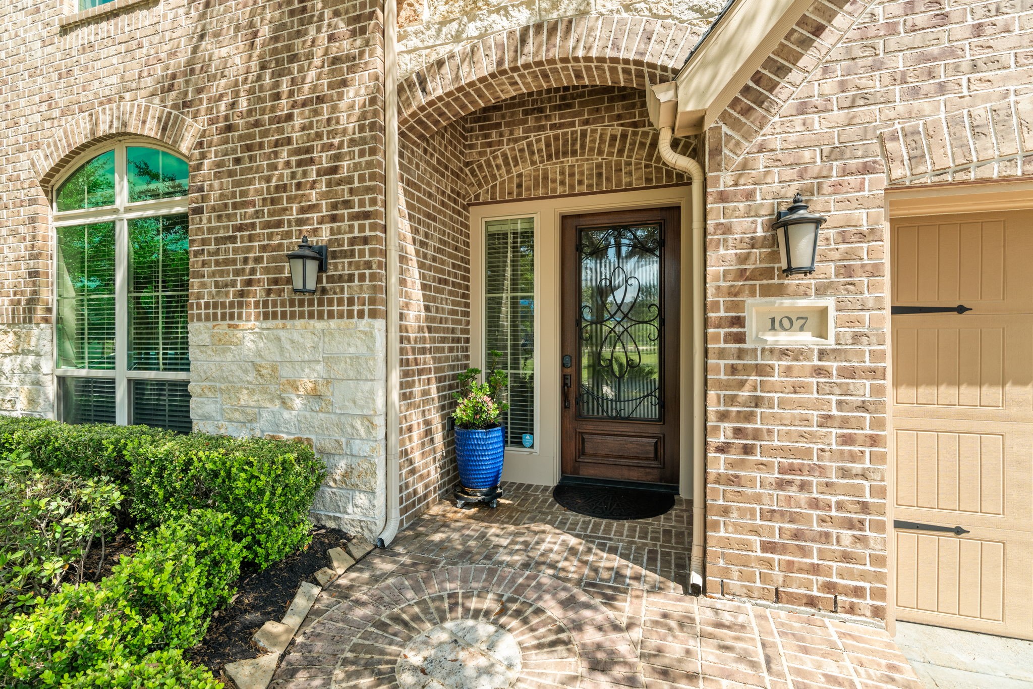 107 Elk Run Court Conroe, TX 77384 - Photo 2 of 50 Decorative glass front door and elegant archway entry.