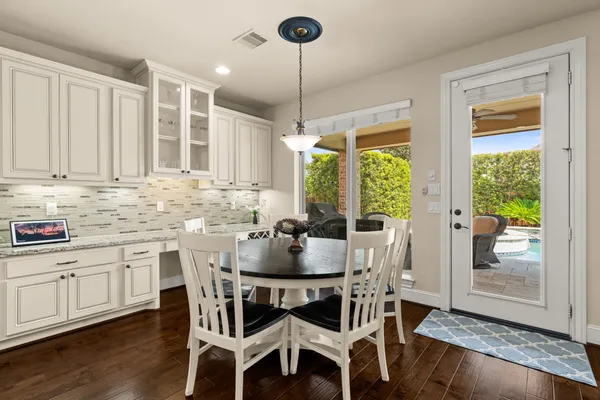 $715,000 | 107 Elk Run Court, Conroe, TX 77384