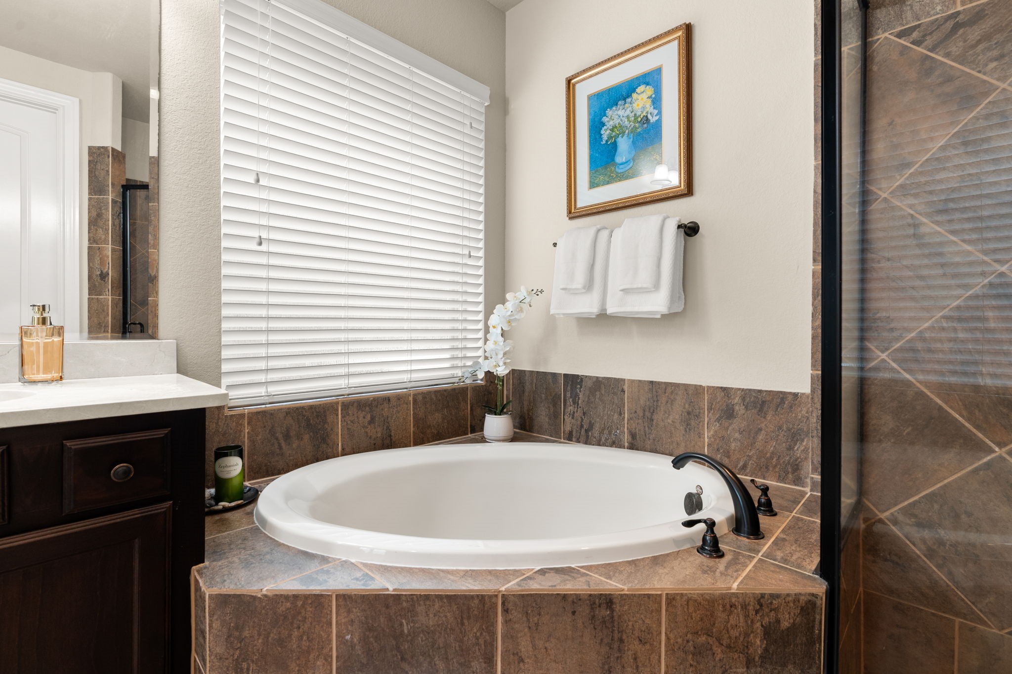 107 Elk Run Court Conroe, TX 77384 - Photo 26 of 50 Primary bathroom