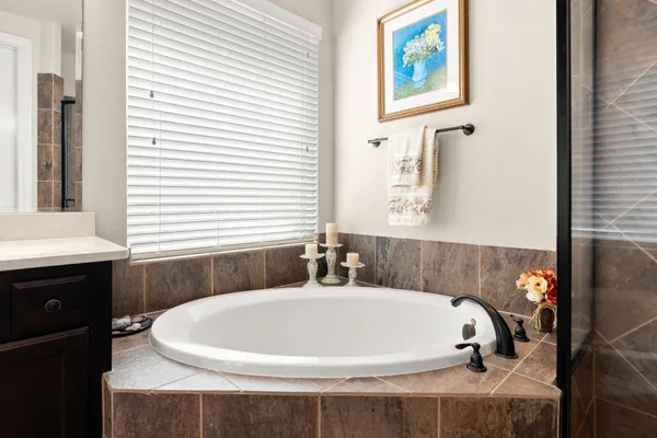 $715,000 | 107 Elk Run Court, Conroe, TX 77384