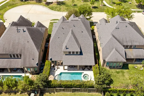 $715,000 | 107 Elk Run Court, Conroe, TX 77384