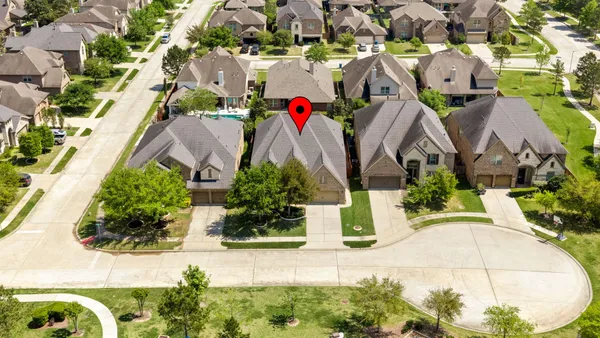 $715,000 | 107 Elk Run Court, Conroe, TX 77384