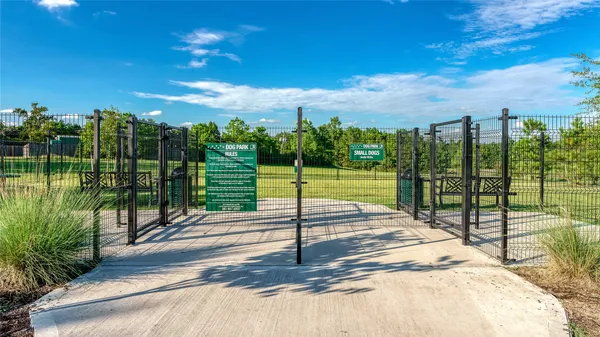 $715,000 | 107 Elk Run Court, Conroe, TX 77384