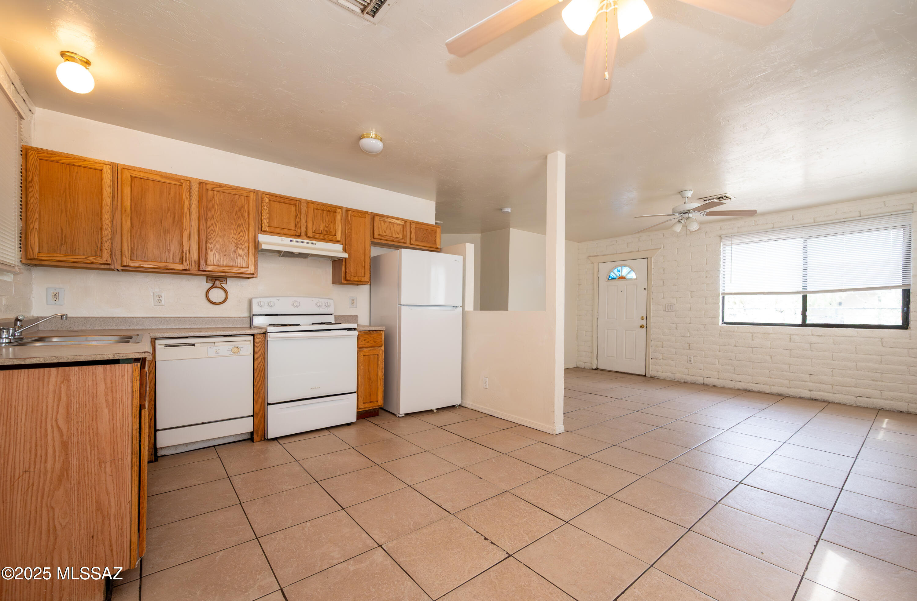 1514 North Hualpai Road, Unit 2 Tucson, AZ 85745 - Photo 3 of 9