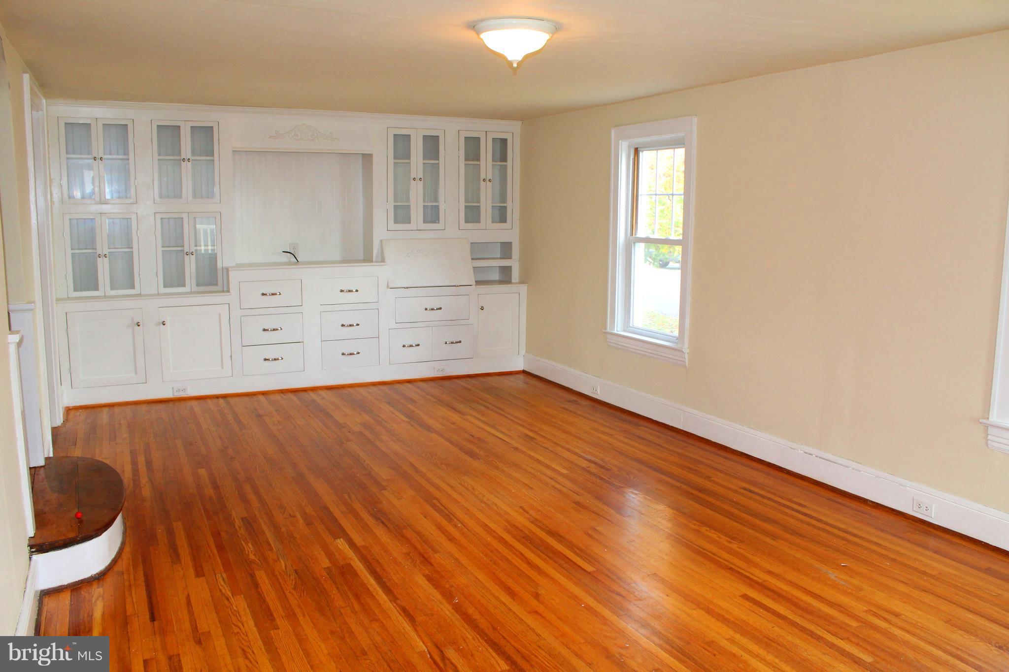 123 Pilgrim Street Inwood, WV 25428 - Photo 6 of 24 Living Room
