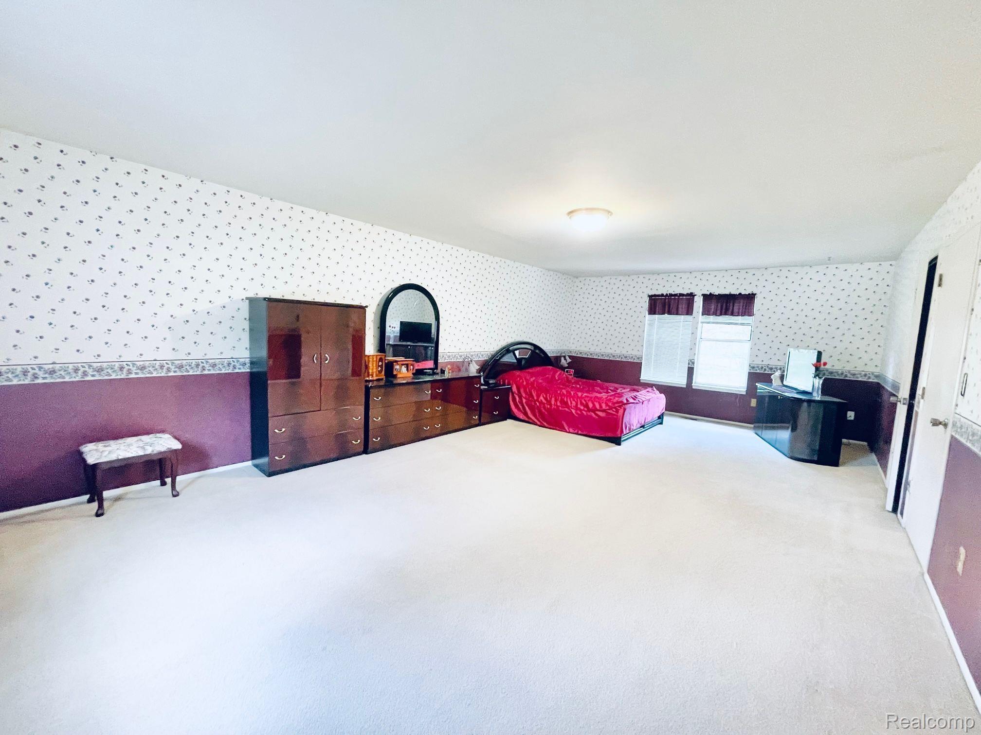 36124 Fredericksburg Road Farmington, MI 48331 - Photo 11 of 23 Gallery Image 11