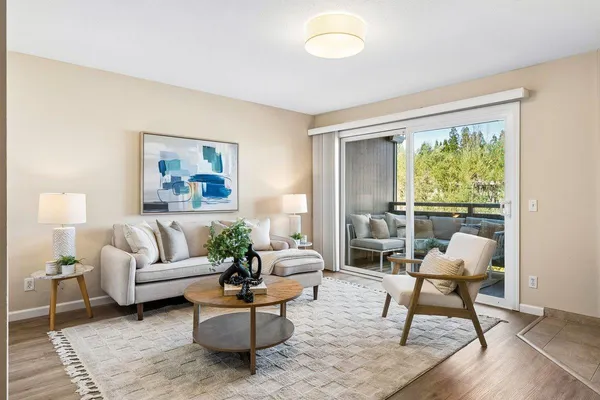 $925,000 | 4024 Farm Hill Boulevard, Unit 8, Redwood City, CA 94061