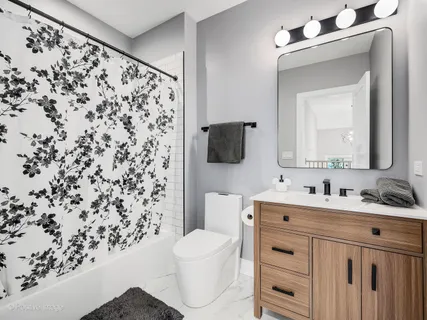 $1,249,000 | 6925 Clarendon Hills Road, Darien, IL 60561