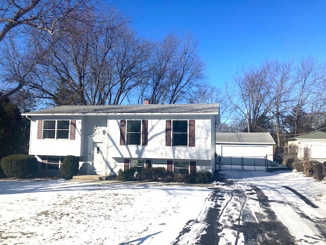 2202 Countryside Lane Lindenhurst, IL 60046 - Photo 1 of 22