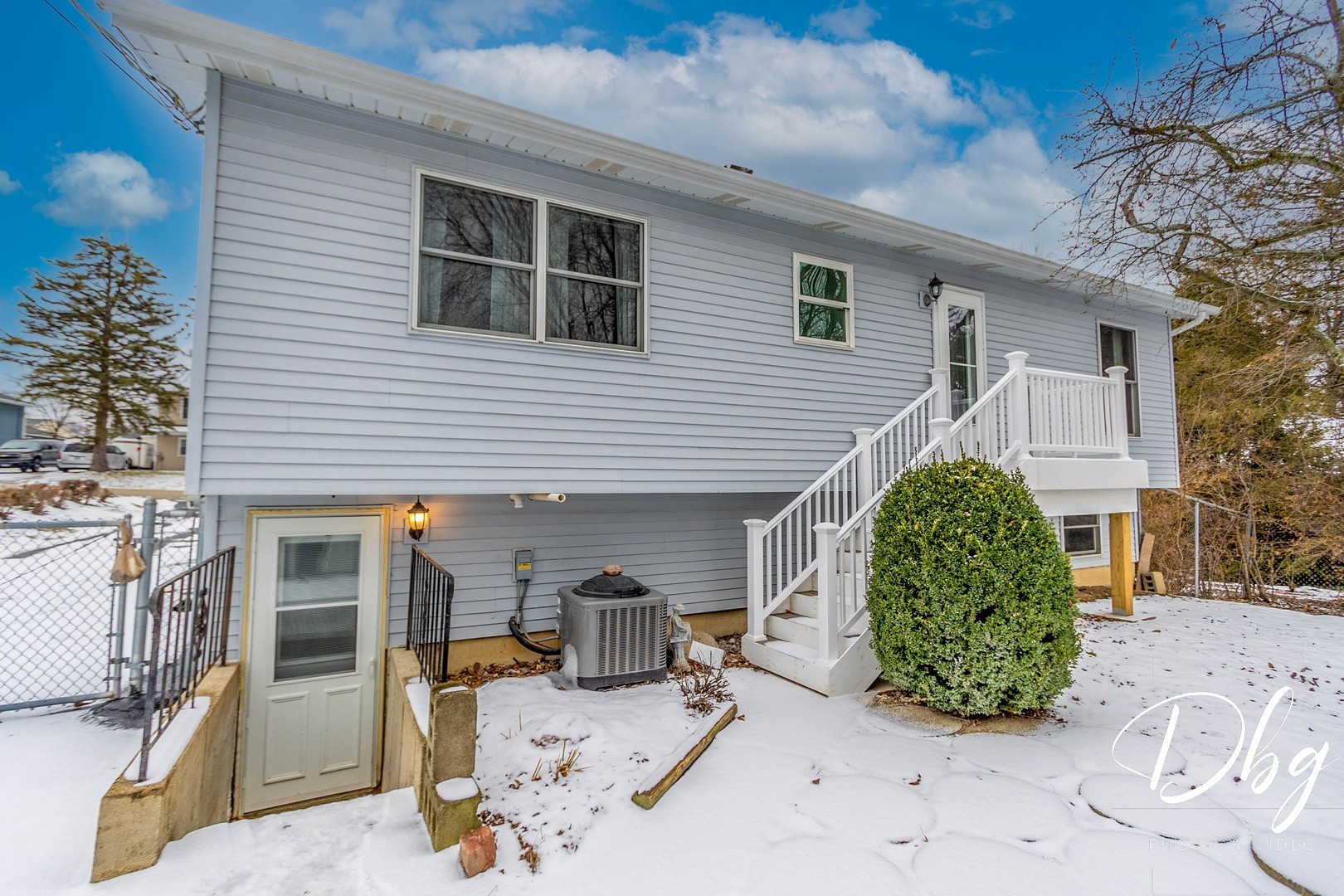 2202 Countryside Lane Lindenhurst, IL 60046 - Photo 2 of 22