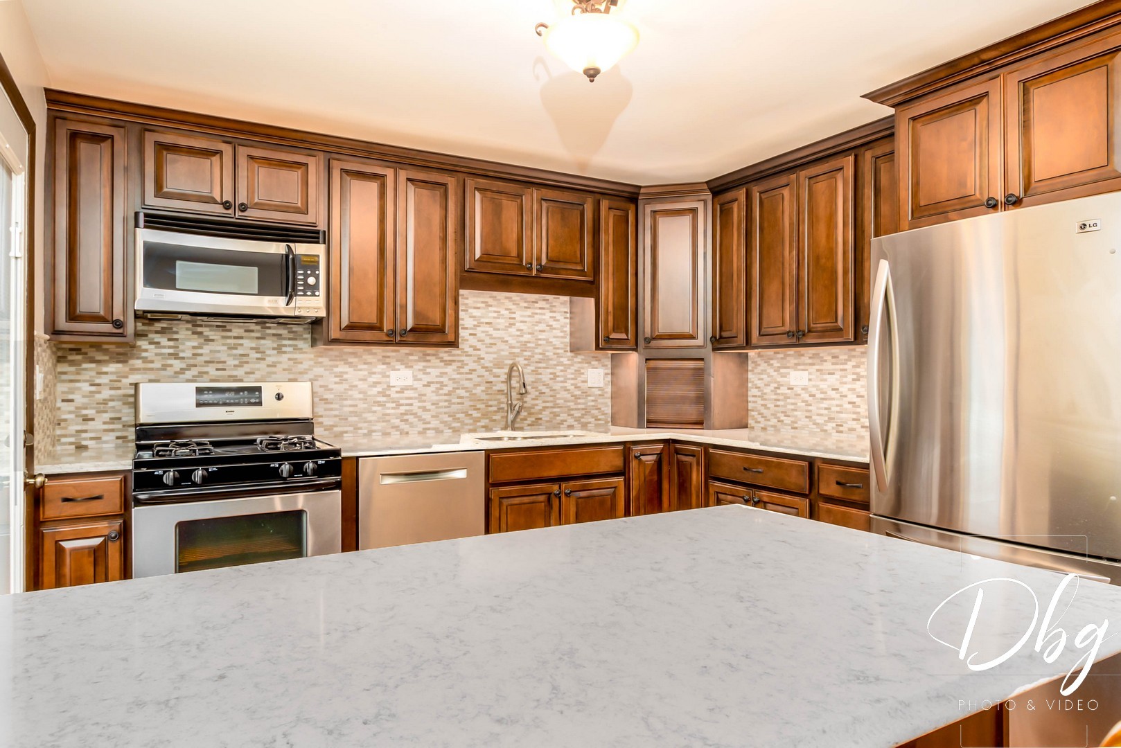 2202 Countryside Lane Lindenhurst, IL 60046 - Photo 4 of 22