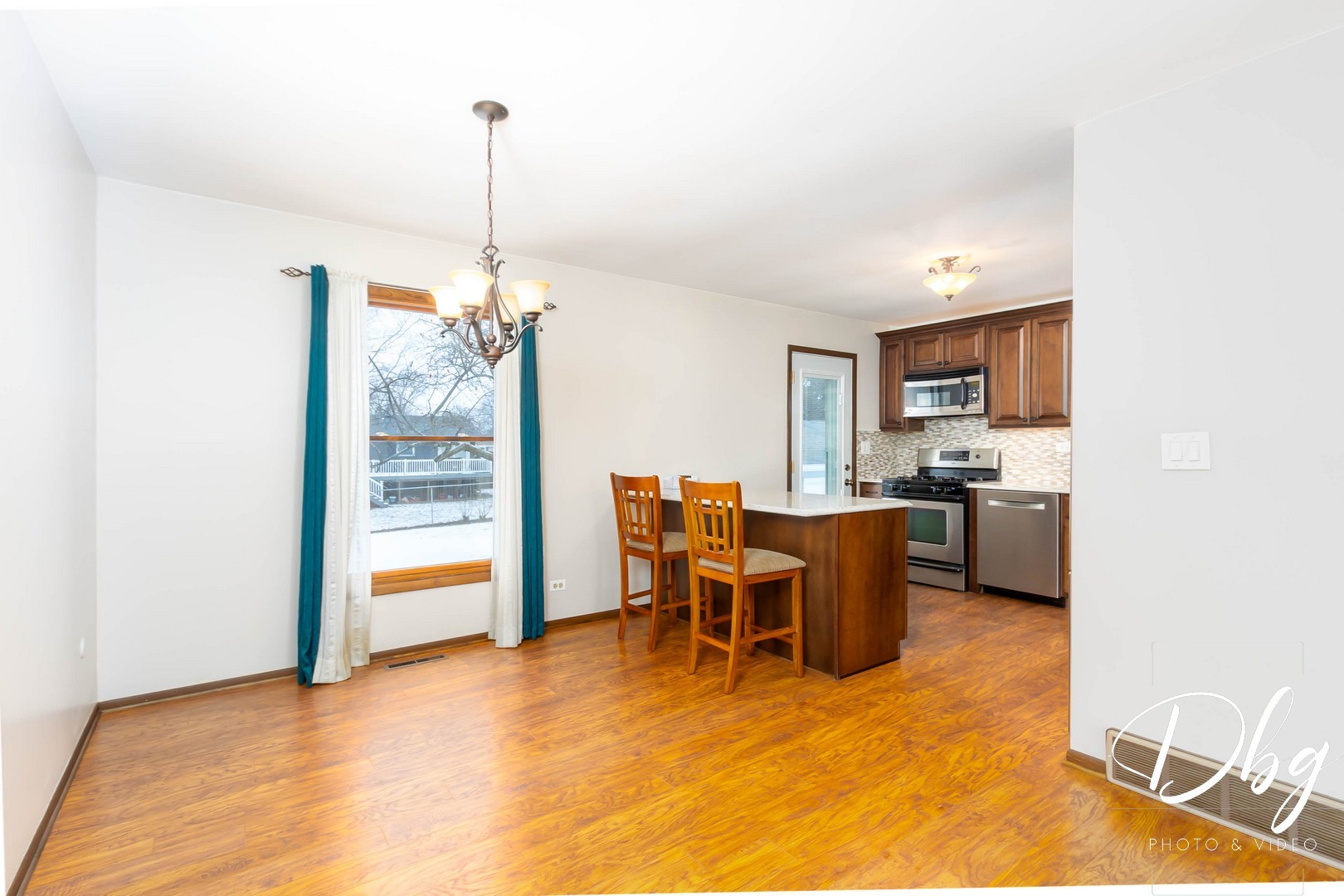 2202 Countryside Lane Lindenhurst, IL 60046 - Photo 6 of 22