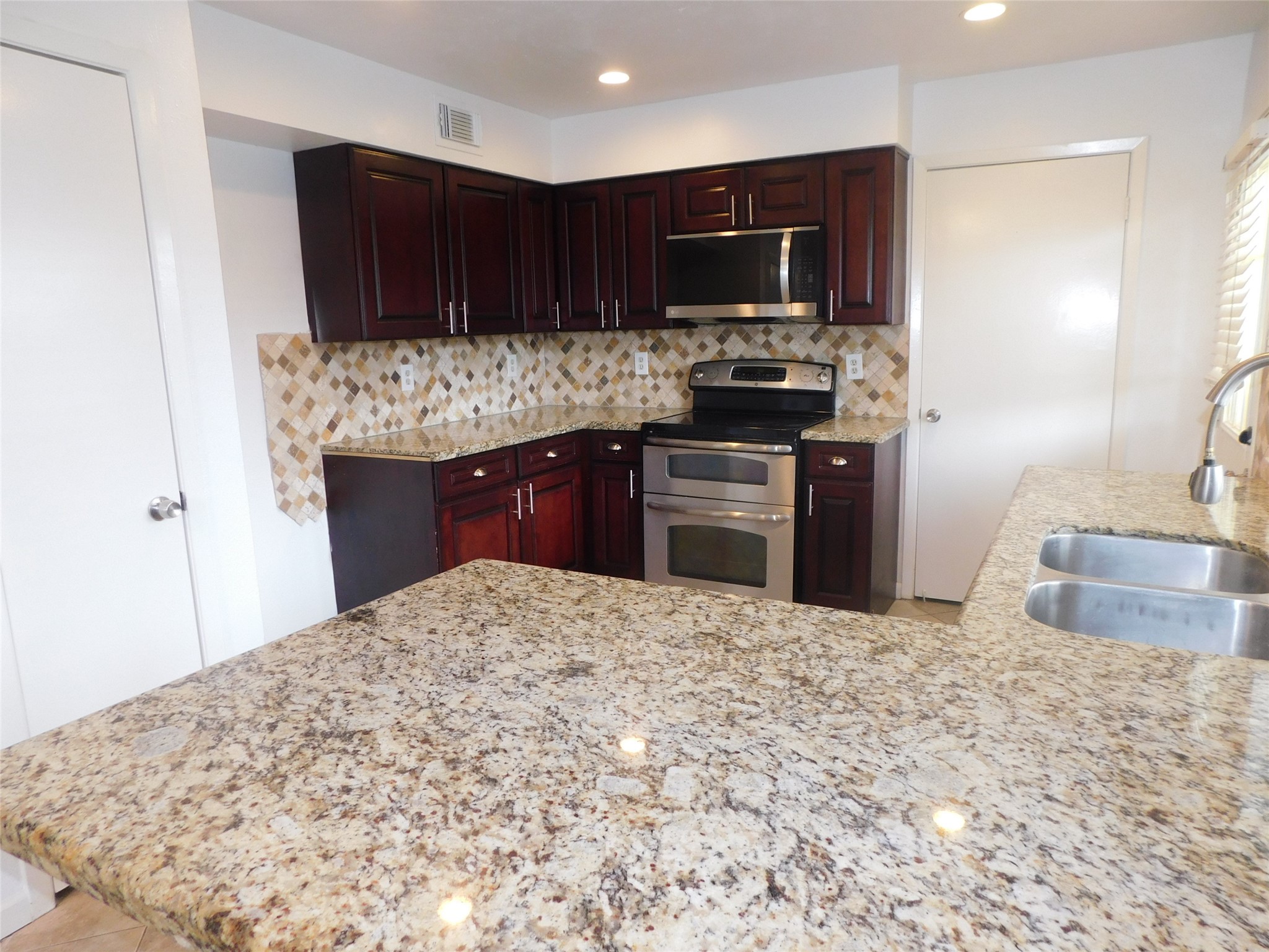 2754 Quarry Hill Road Sugar Land, TX 77478 - Photo 32 of 49
