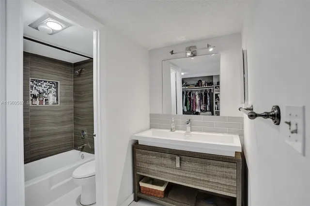 $2,650 | 11111 Biscayne Boulevard, Unit 12G, Miami, FL 33181