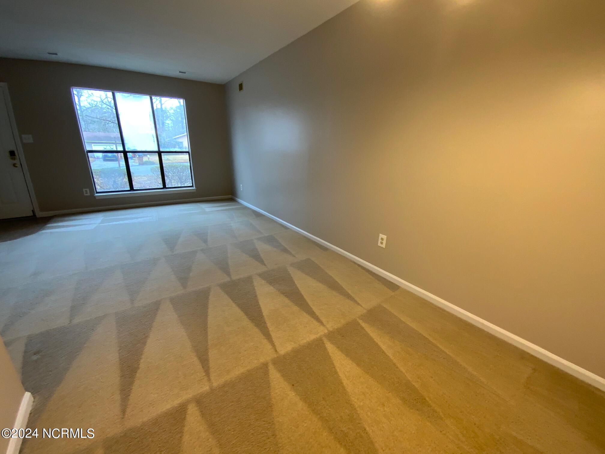 124 Shadow Brook Drive Jacksonville, NC 28546 - Photo 7 of 22 IMG_1947