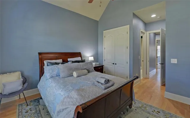 a en suite bathroom with a sink and a mirror