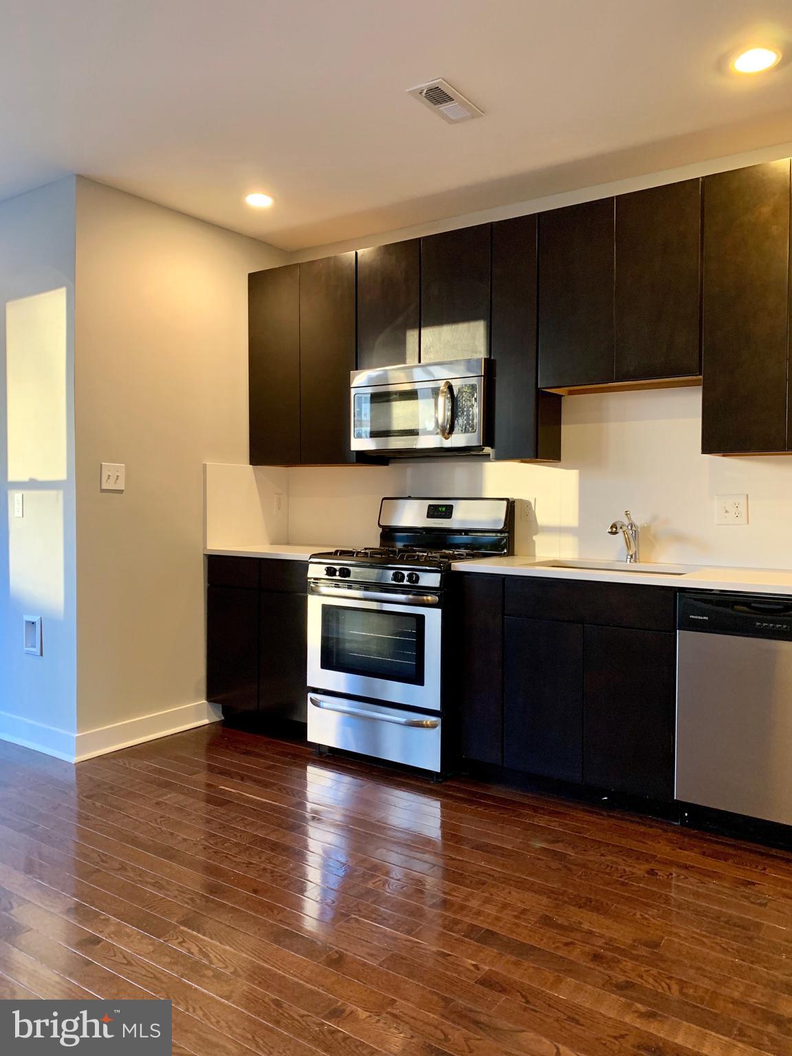 723 Sansom Street, Unit 4B Philadelphia, PA 19106 - Photo 2 of 6