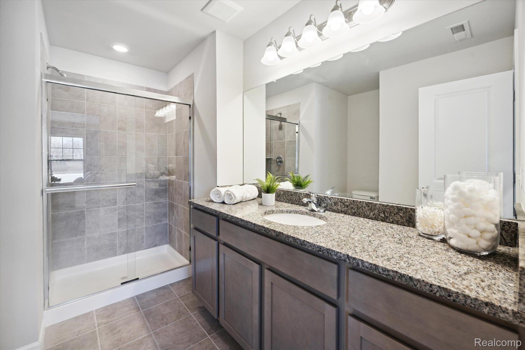 9917 Ridge Run Street, Unit 93 Howell, MI 48855 - Photo 9 of 21 Primary En Suite Bathroom on Entry Level
