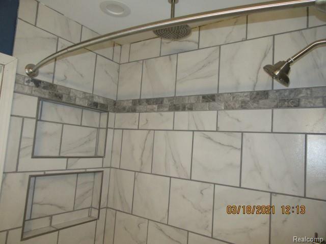 15583 Champaign Road Allen Park, MI 48101 - Photo 19 of 43 Shower 2.JPG