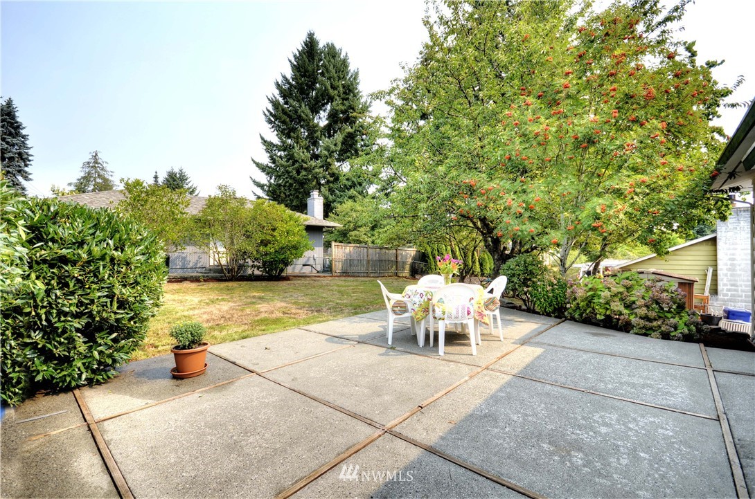 9202 Northeast 192nd Street Bothell, WA 98011 - Photo 5 of 12 Gallery Image 5