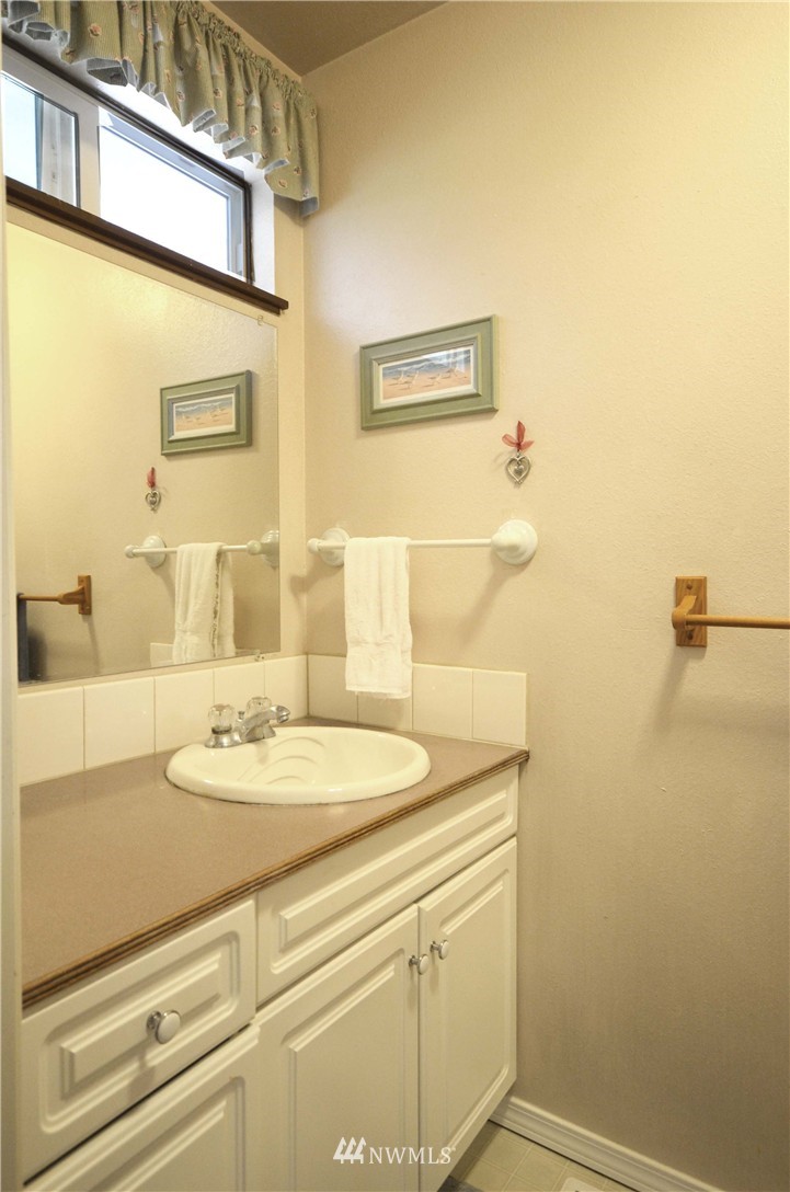9202 Northeast 192nd Street Bothell, WA 98011 - Photo 7 of 12 Gallery Image 7