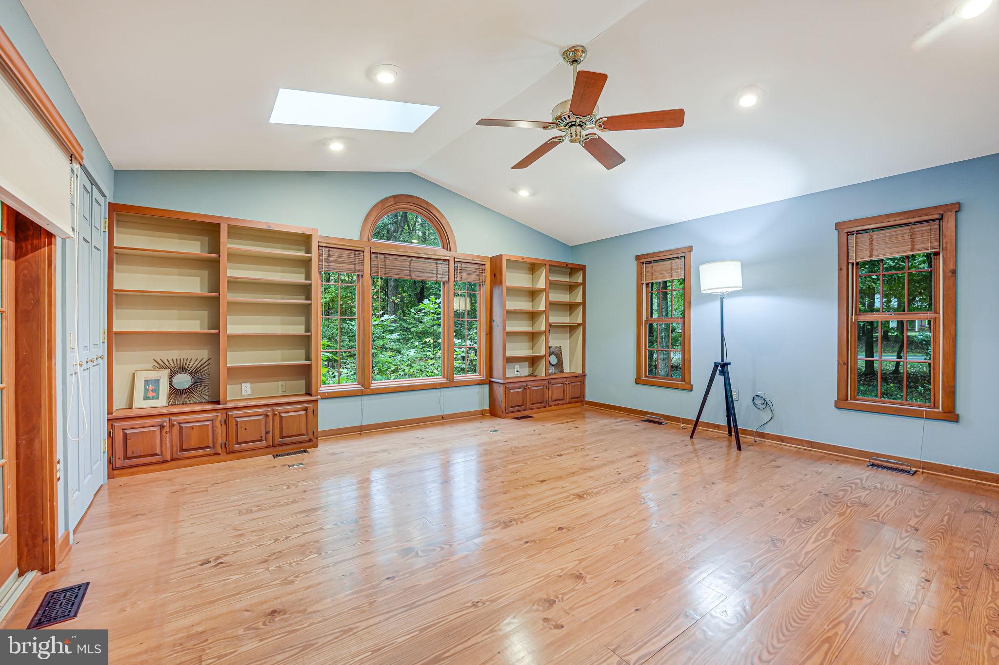 12042 Kahns Road Manassas, VA 20112 - Photo 15 of 44 Gallery Image 15