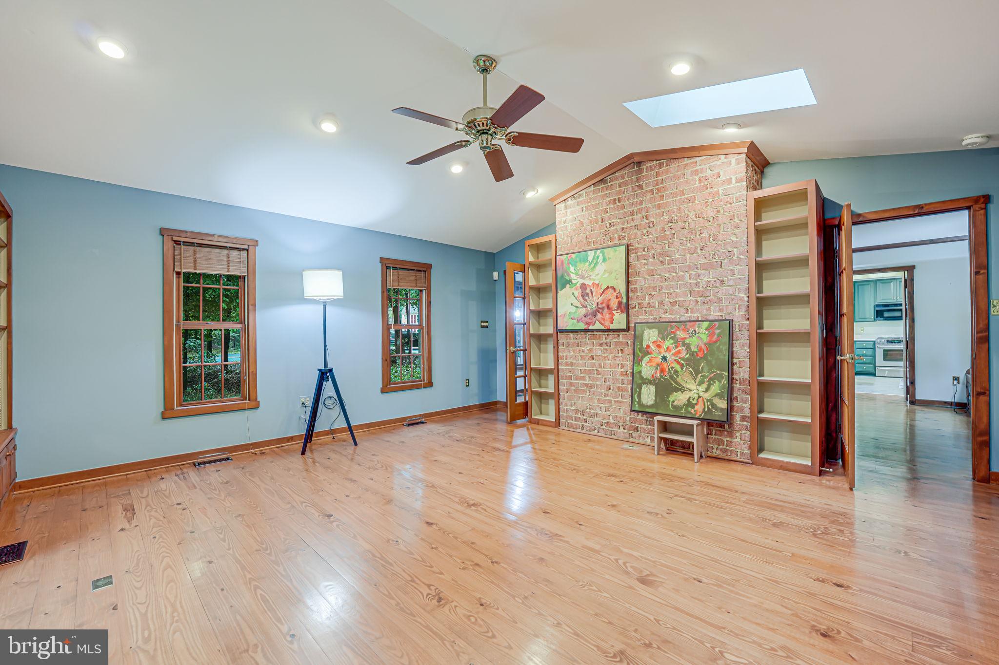12042 Kahns Road Manassas, VA 20112 - Photo 16 of 44 Gallery Image 16